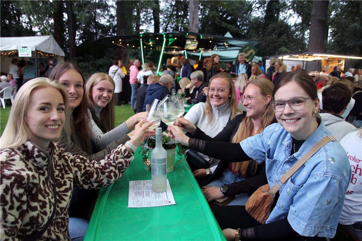 Ein Prost auf gelungene Weinfest-Premiere