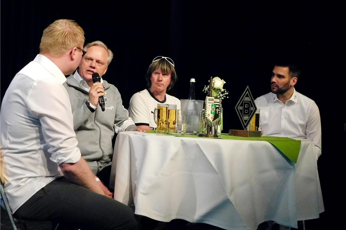 Mickie becomes the 200th member of the Gladbach fans