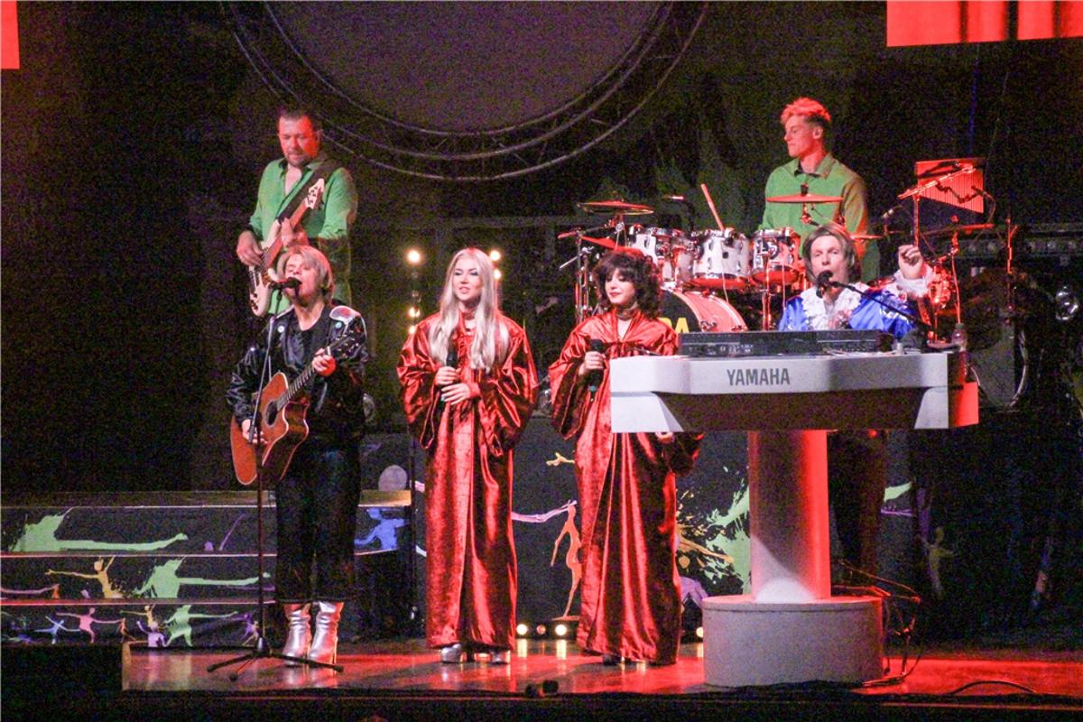 ABBA lebt in der Stadthalle